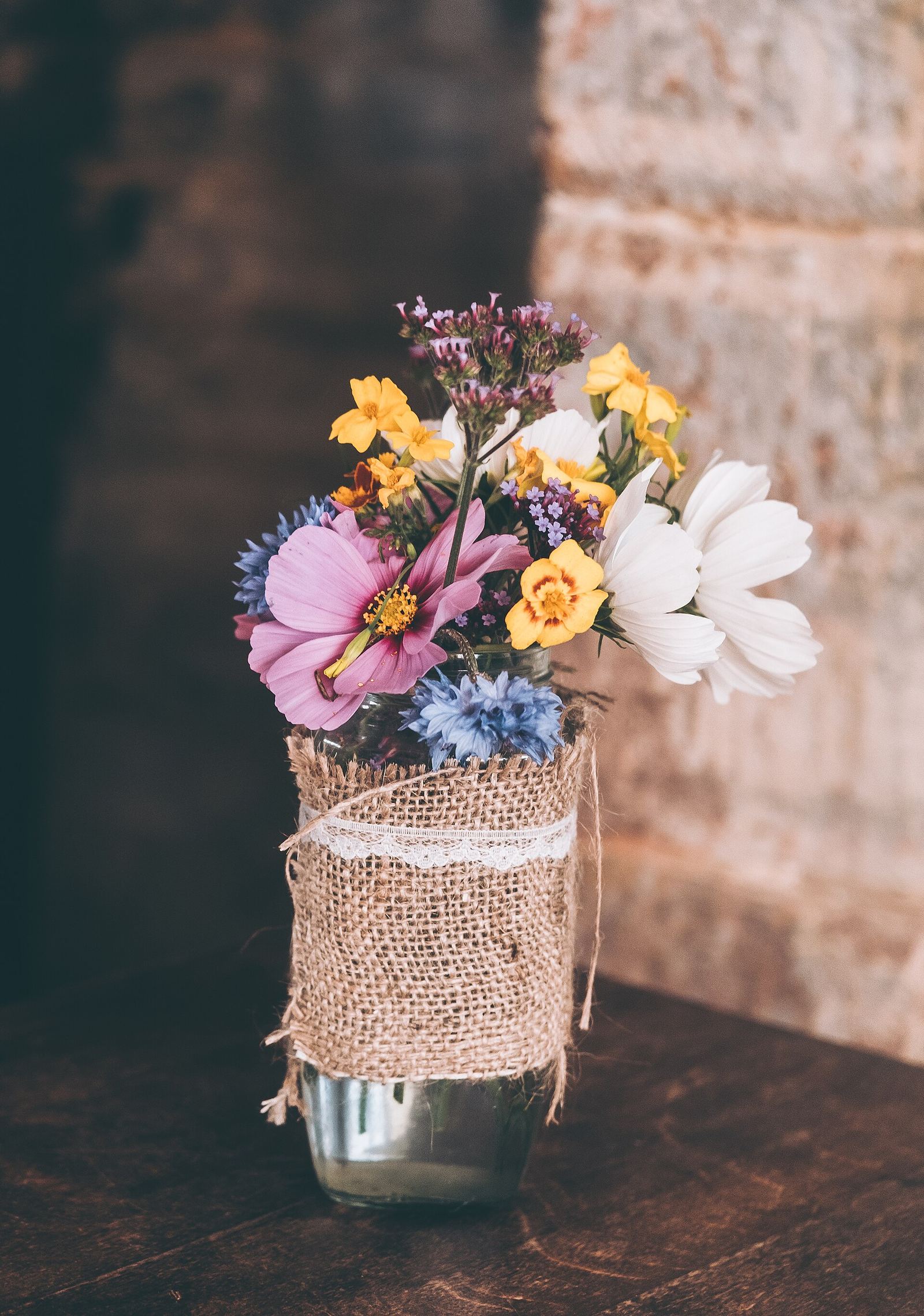 Centres de table fleuris pour un mariage sur le Bassin