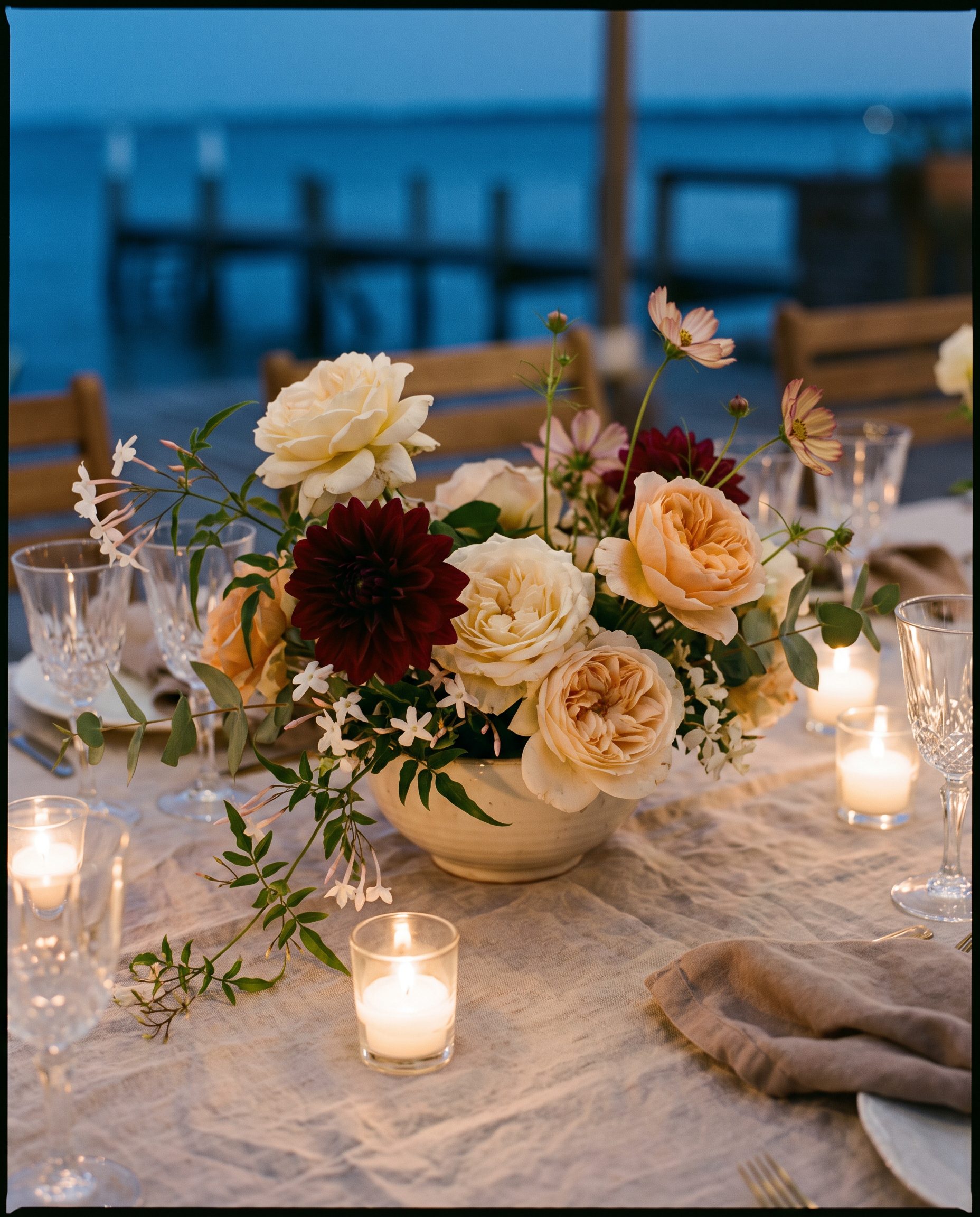 Centre de table, roses et dahlia